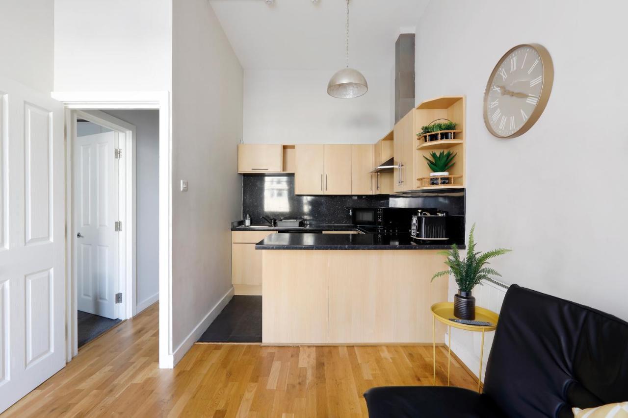 Great 2 Bedroom Apt By The Beach And Town ブライトン エクステリア 写真